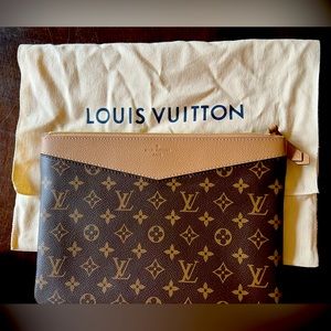 SOLD Louis Vuitton Daily Pouch